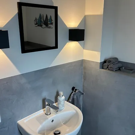 Maritim-gemuetliche Sturmfreie Bude In